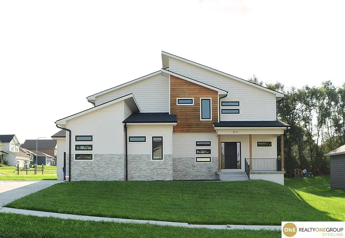 8215 N 166th Street, Bennington, NE 68007 - #1