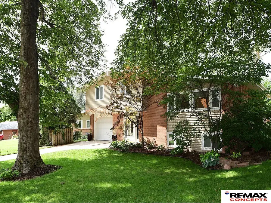 801 Driftwood Drive, Lincoln, NE 68510 - #2