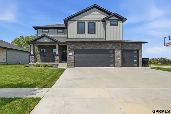 1111 Terrace View Drive, Hickman, NE 68372