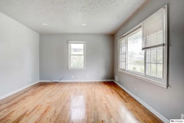 4822 Grand Avenue, Omaha, NE 68104