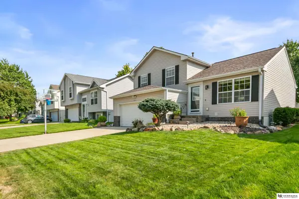 16617 Erskine Street, Omaha, NE 68116