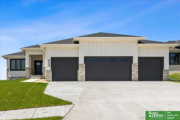 22118 Hampton Drive, Gretna, NE 68028