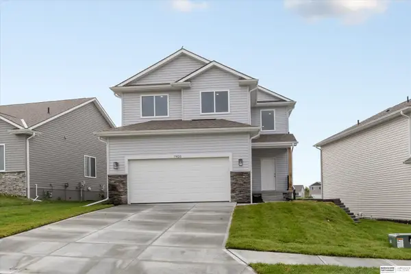 7925 N 94th Street, Omaha, NE 68122