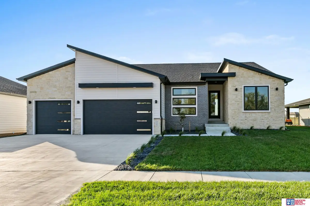 3520 Tree Line Drive, Lincoln, NE 68516 - #1