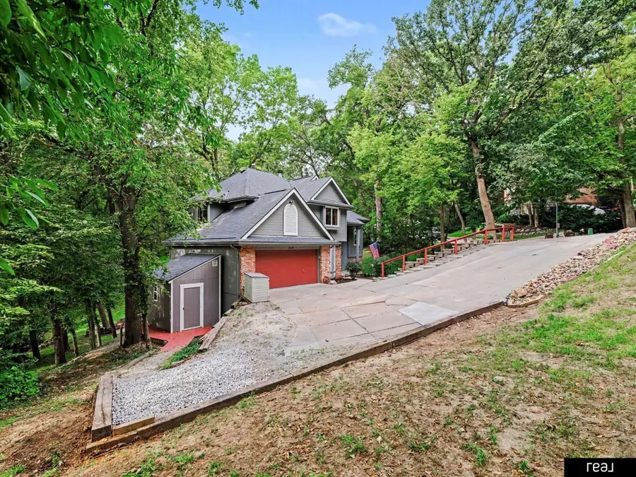829 Hidden Hills Drive, Bellevue, NE 68005 - #3