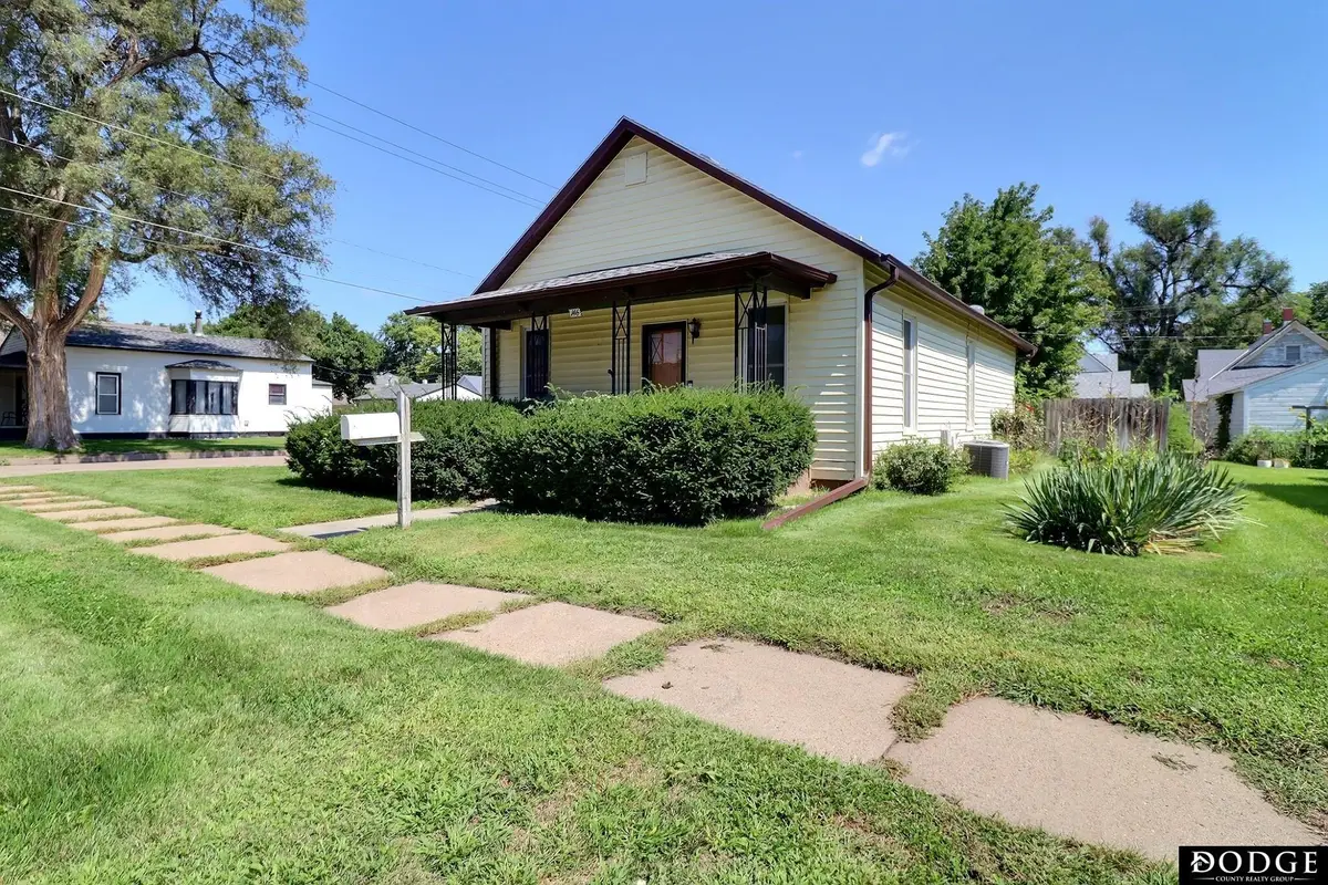 146 N Maple Street, Fremont, NE 68025 - #1