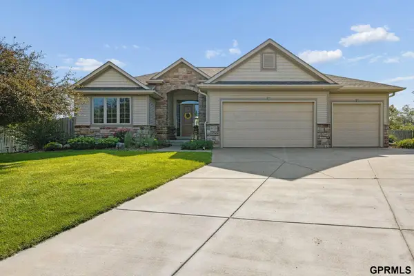 9733 Andre Circle, Lincoln, NE 68526