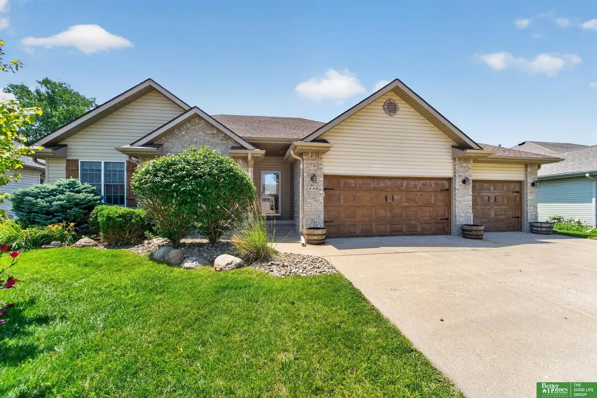 940 Key Circle, Carter Lake, IA 51510 - #1