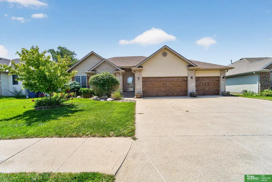 940 Key Circle, Carter Lake, IA 51510 - #2