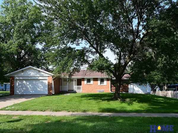 2021 Devoe Drive, Lincoln, NE 68506