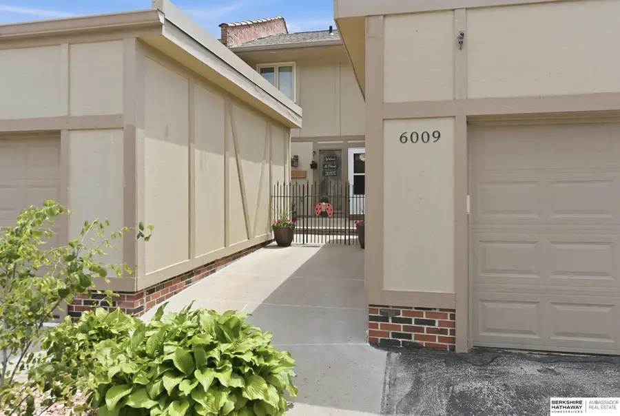 6009 Oak Hills Drive #22, Omaha, NE 68137 - #2