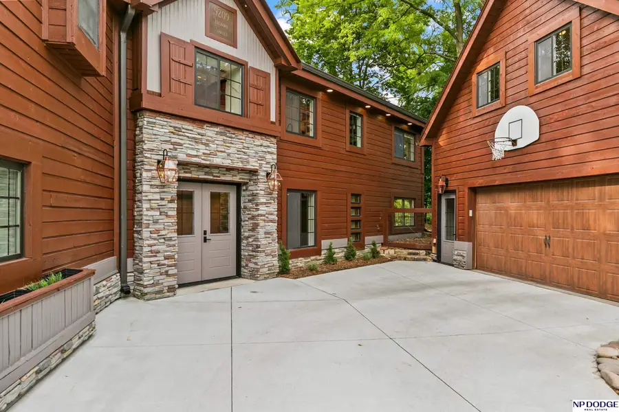 9209 Hickory Street, Omaha, NE 68124 - #2
