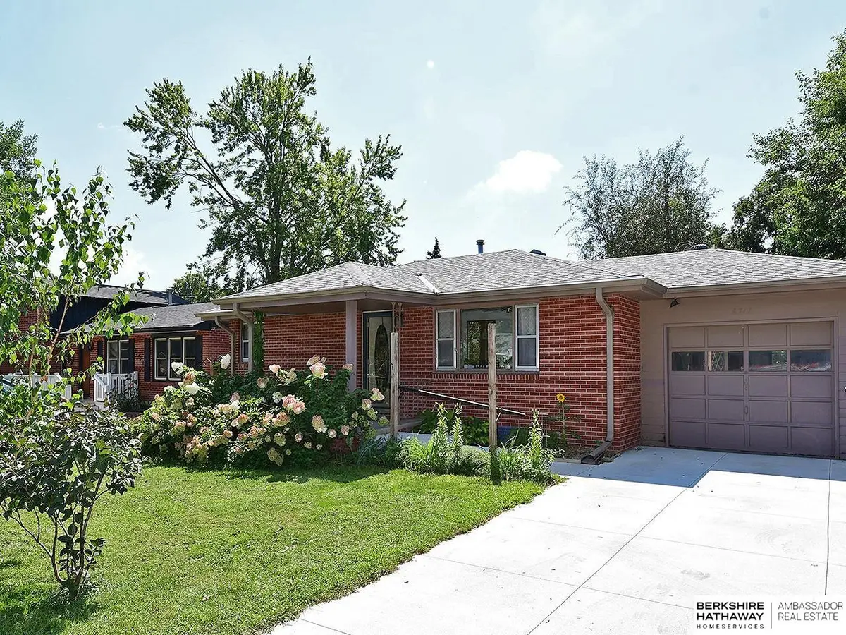 6711 Adams Street, Lincoln, NE 68507 - #1