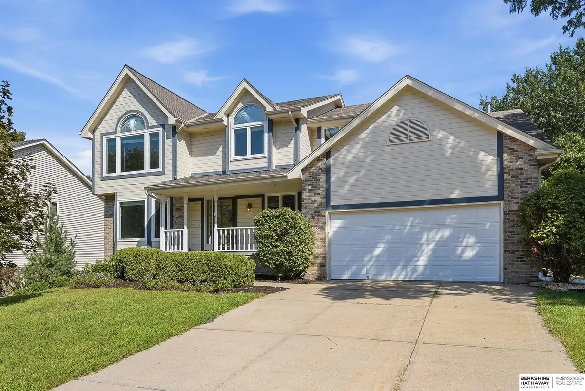 815 Magnolia Drive, Papillion, NE 68046 - #1
