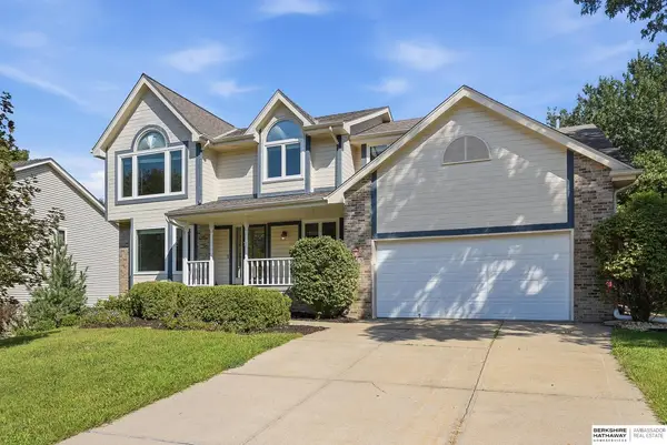 815 Magnolia Drive, Papillion, NE 68046