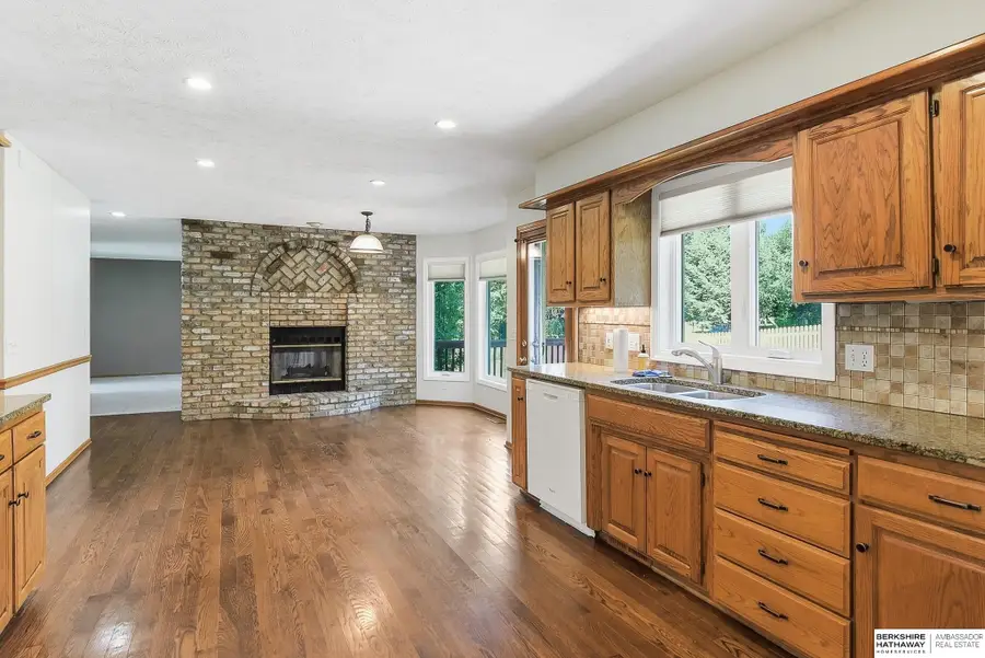 815 Magnolia Drive, Papillion, NE 68046 - #2