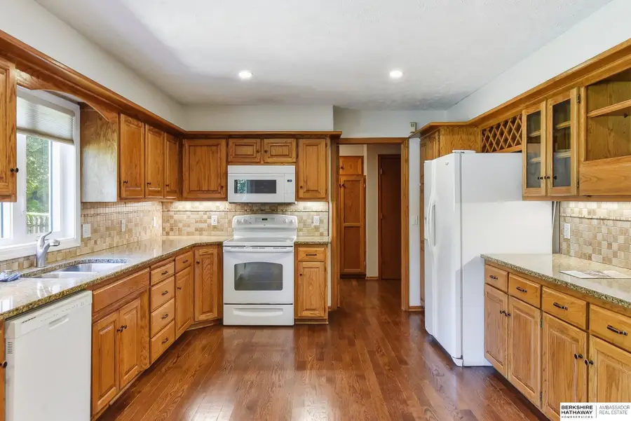 815 Magnolia Drive, Papillion, NE 68046 - #3