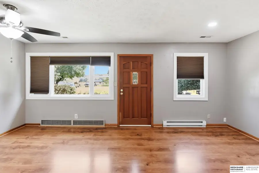 618 S Pine Street, Valley, NE 68064 - #3