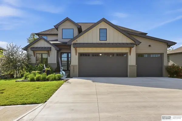 2007 S 211 Street, Elkhorn, NE 68022