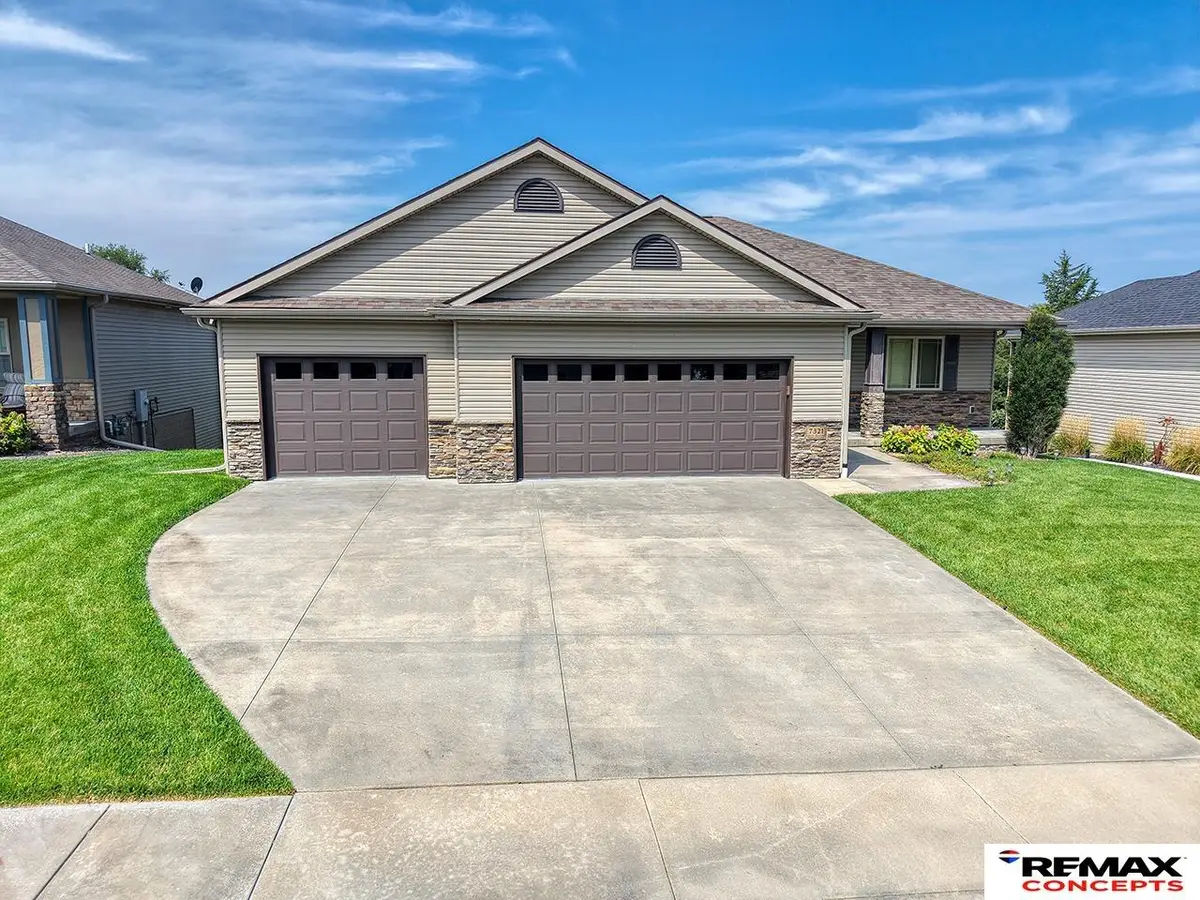 7321 Hidden Valley Drive, Lincoln, NE 68526 - #1