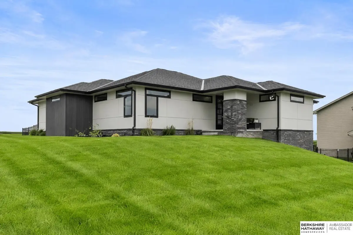 685 N 11th Circle, Springfield, NE 68059 - #1