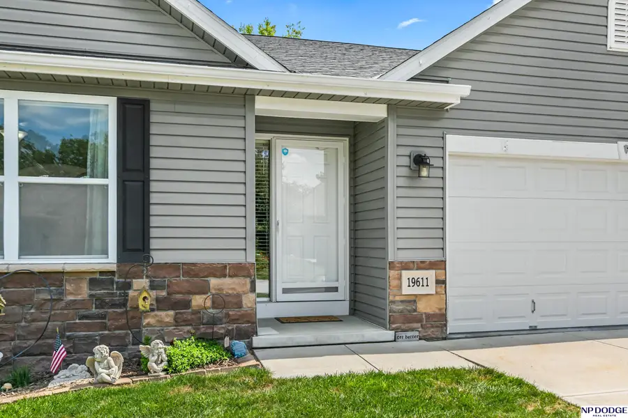 19611 Ridgeway Road, Plattsmouth, NE 68048 - #2