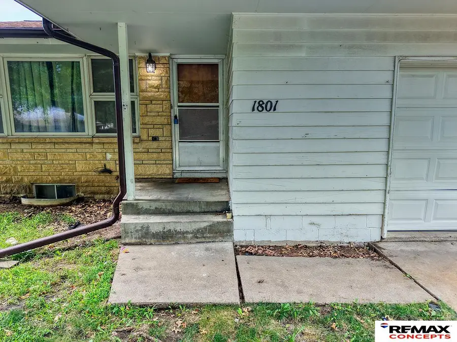 1801 E Manor Drive, Lincoln, NE 68506 - #2