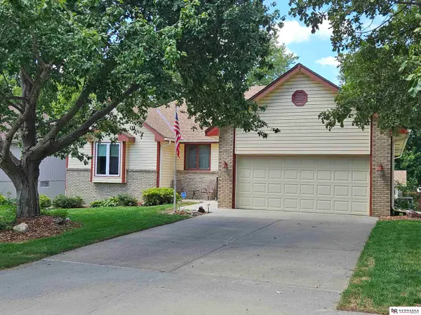 502 Black Forest Drive, Papillion, NE 68133