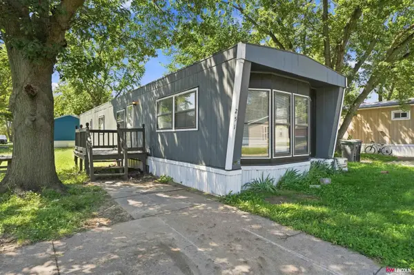 251 Alexander Road, Lincoln, NE 68521