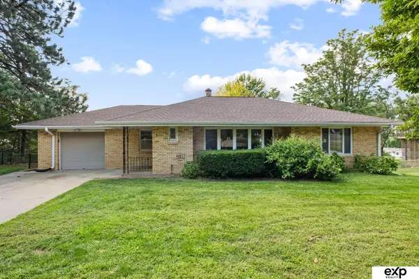 906 Bellevue Boulevard S, Bellevue, NE 68005