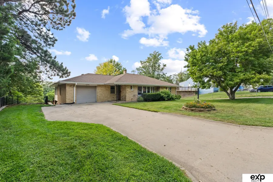 906 Bellevue Boulevard S, Bellevue, NE 68005 - #2