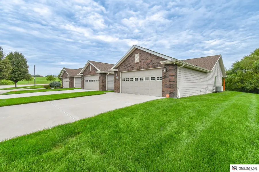 6636 Ashbrook Drive, Lincoln, NE 68516 - #2