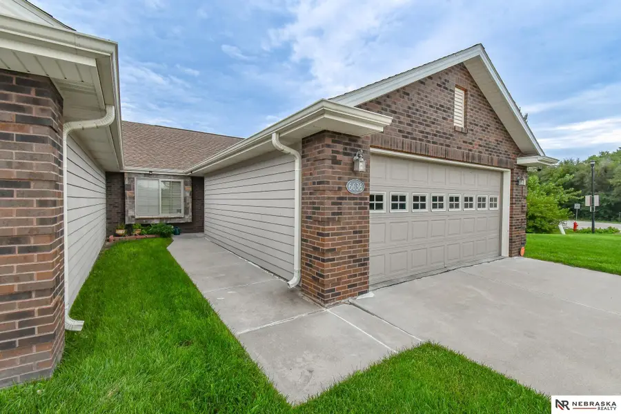 6636 Ashbrook Drive, Lincoln, NE 68516 - #3