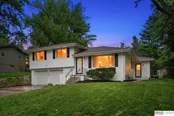 9762 Grover Street, Omaha, NE 68124