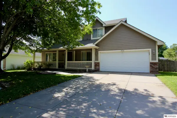 2001 Dana Lane, Papillion, NE 68133