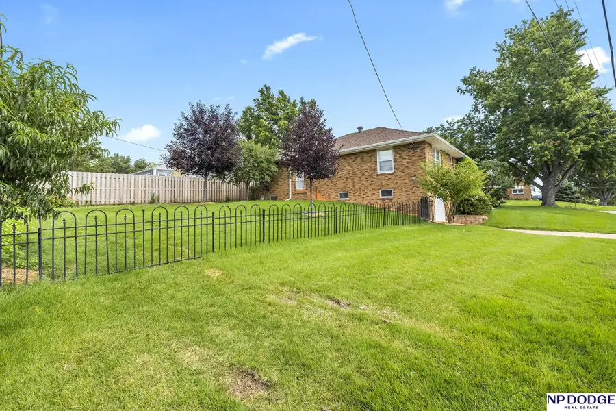 2142 S 38 Avenue, Omaha, NE 68105 - #2