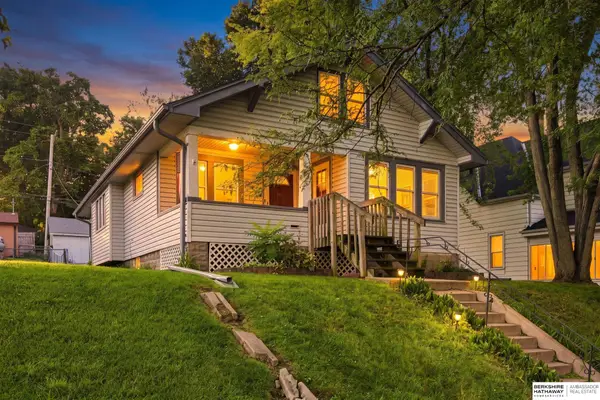 823 N 43 Street, Omaha, NE 68131