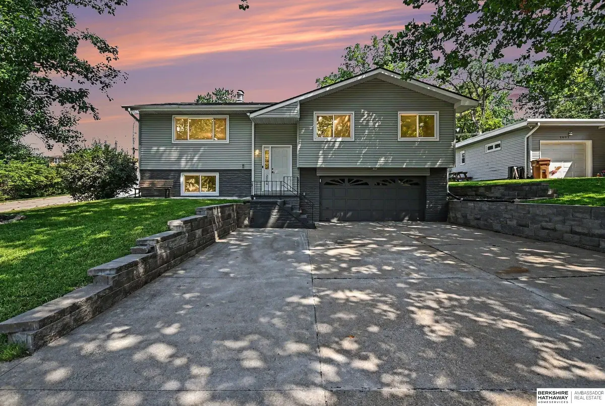 2004 Pleasantview Lane, Bellevue, NE 68005 - #1