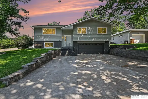 2004 Pleasantview Lane, Bellevue, NE 68005