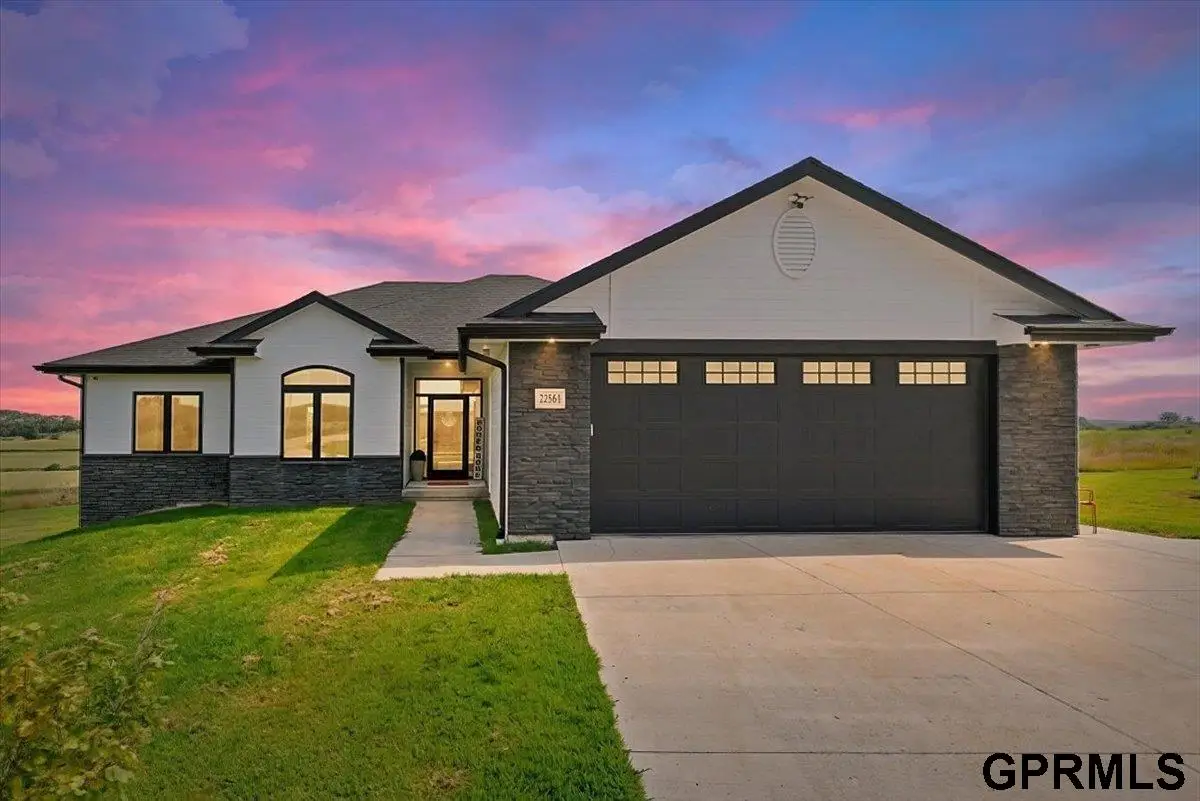 22561 Applewood Road, Glenwood, IA 51534 - #1