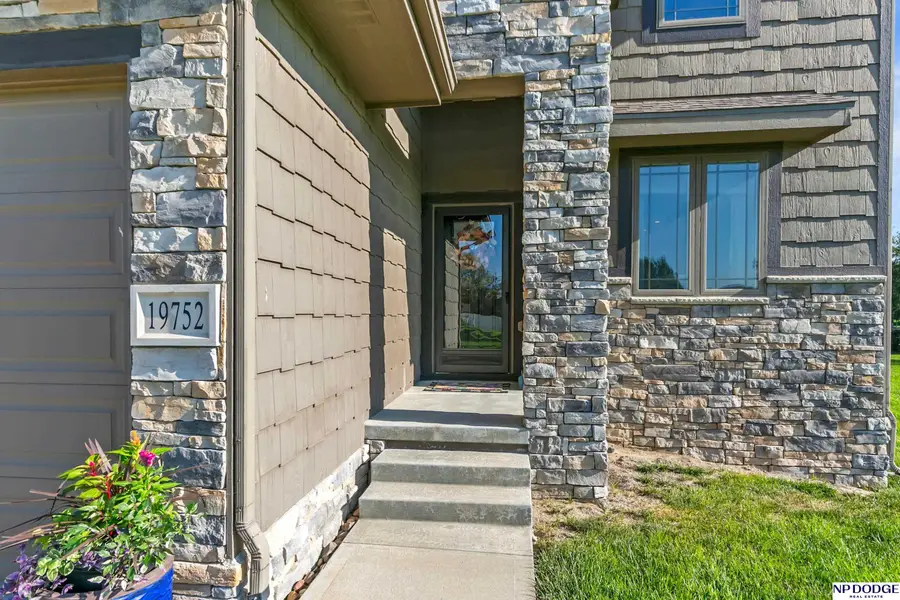 19752 N Street, Omaha, NE 68135 - #2
