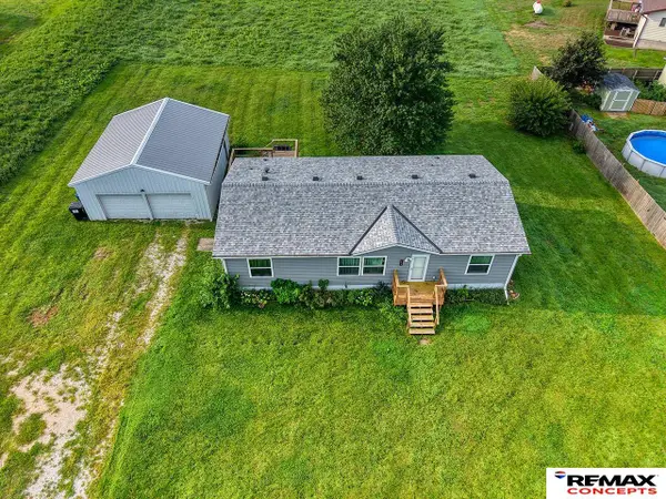 613 E 2nd Street, Valparaiso, NE 68065