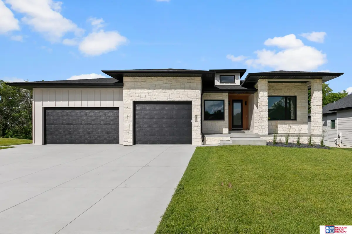 8810 Sandalwood Drive, Lincoln, NE 68520 - #1
