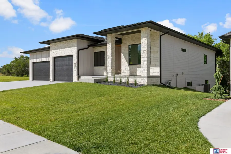 8810 Sandalwood Drive, Lincoln, NE 68520 - #2