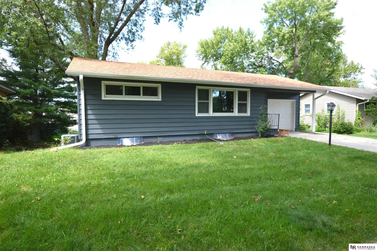 1925 E Manor Drive, Lincoln, NE 68506 - #1