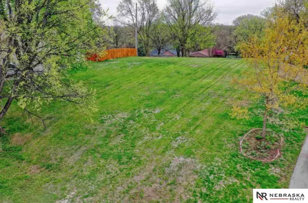 9019 Bellvue Drive, Plattsmouth, NE 68048