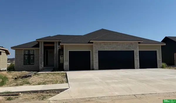 5819 N 214th Avenue Circle, Elkhorn, NE 68022