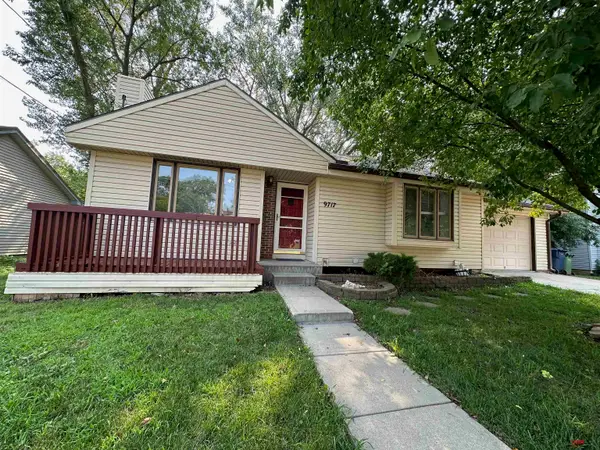 9717 Oak Ridge Drive, Bellevue, NE 68123