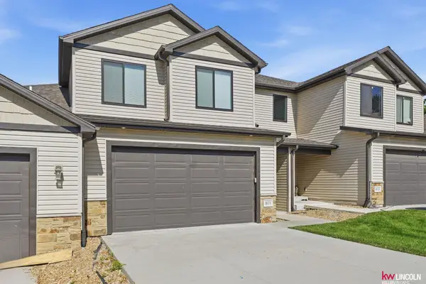 611 Garrett Place, Hickman, NE 68372