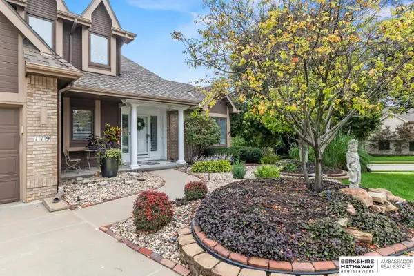 119 S 167th Circle, Omaha, NE 68118